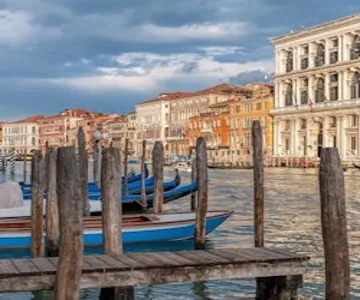 Ca' Rezzonico Museum: Guided Tour + Casanova Walking Tour
